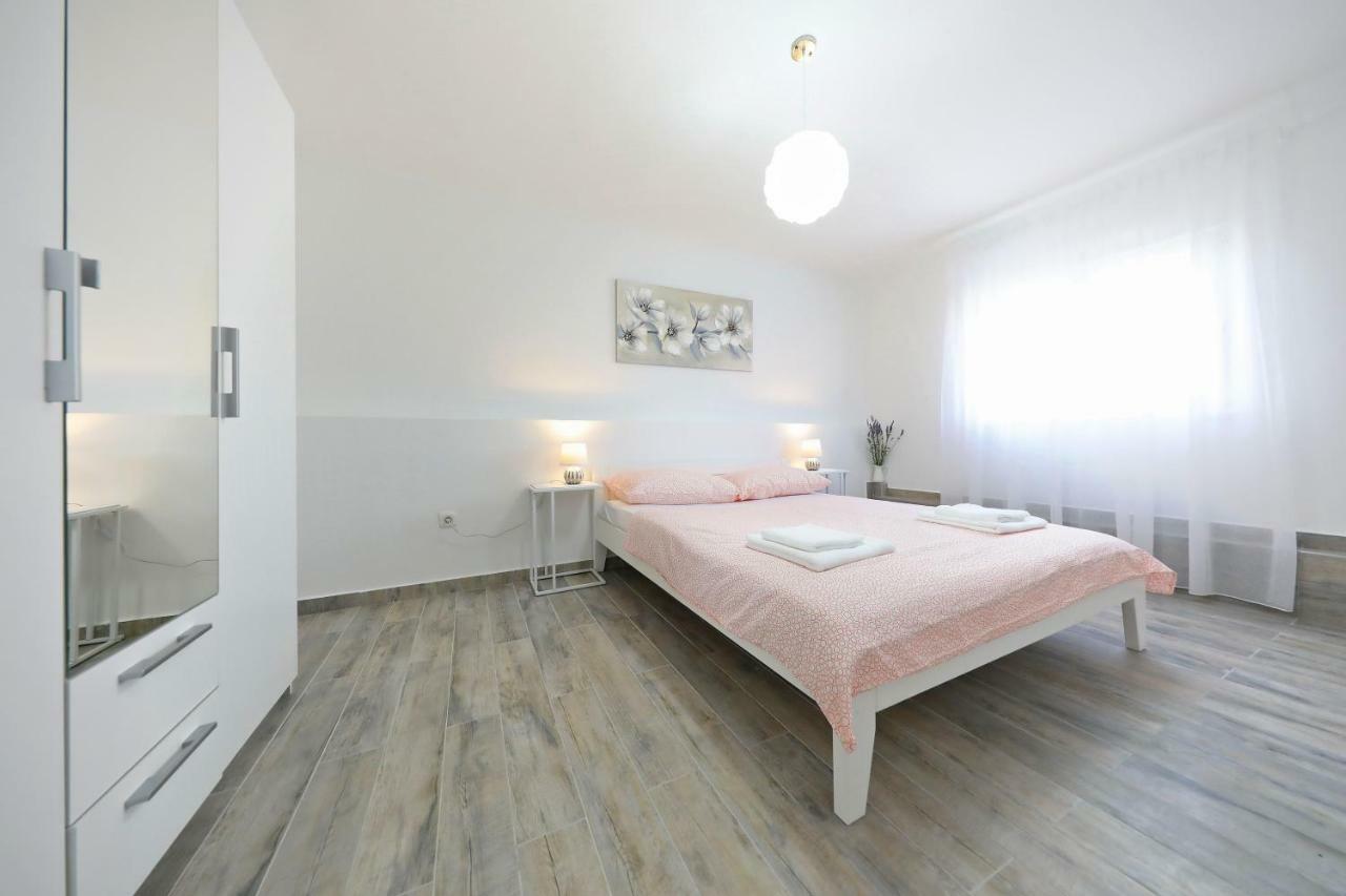 Apartmani Neva, Pridraga Exterior photo